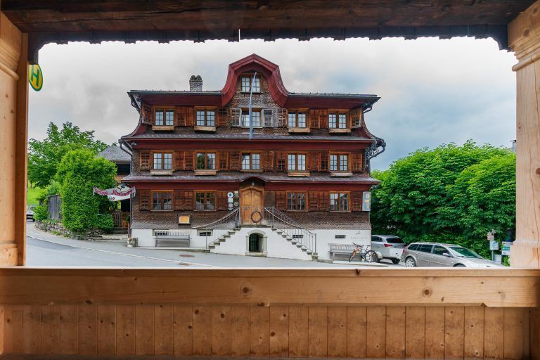 Ein "Traditionshaus" ist der Hirschen. Doch was meint Tradition?<span class="copyright"> Dietmar Stiplovsek</span>