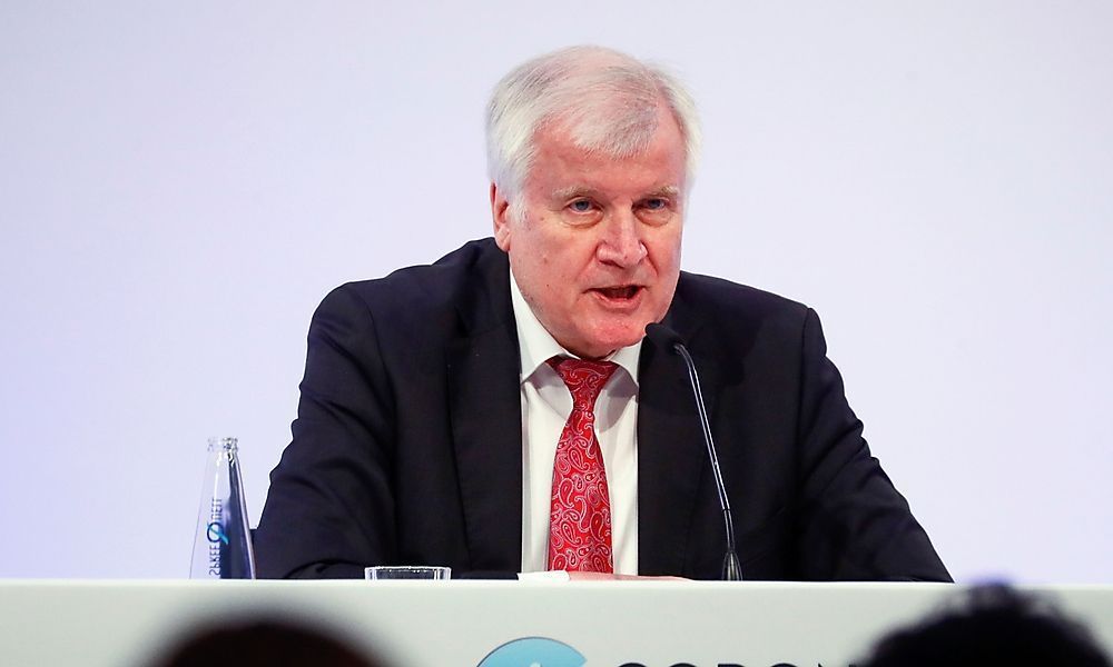 Seehofer: Strafanzeigen wegen &#8220;taz&#8221;-Kolumne