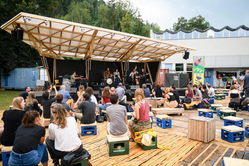 Partylaune nach lauer Eröffnung