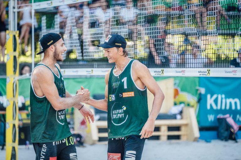 Moritz Pristauz (l.) und Partner Laurenz Leitner schalteten Doppler/Horst aus und stehen damit im heutigen Halbfinale. <span class="copyright">sams</span>