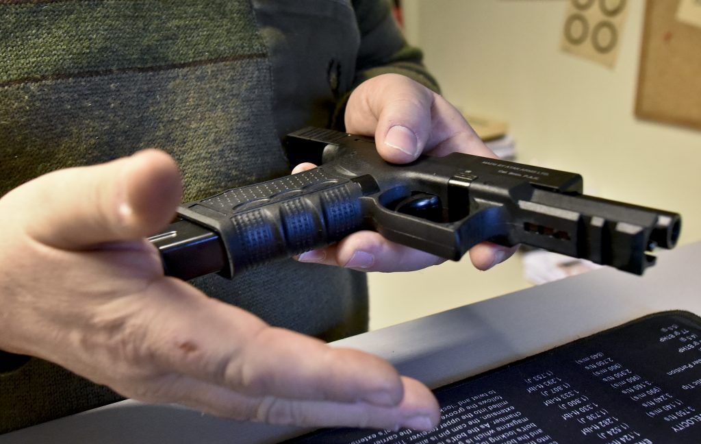 Passanten mit zwei Schüssen bedroht