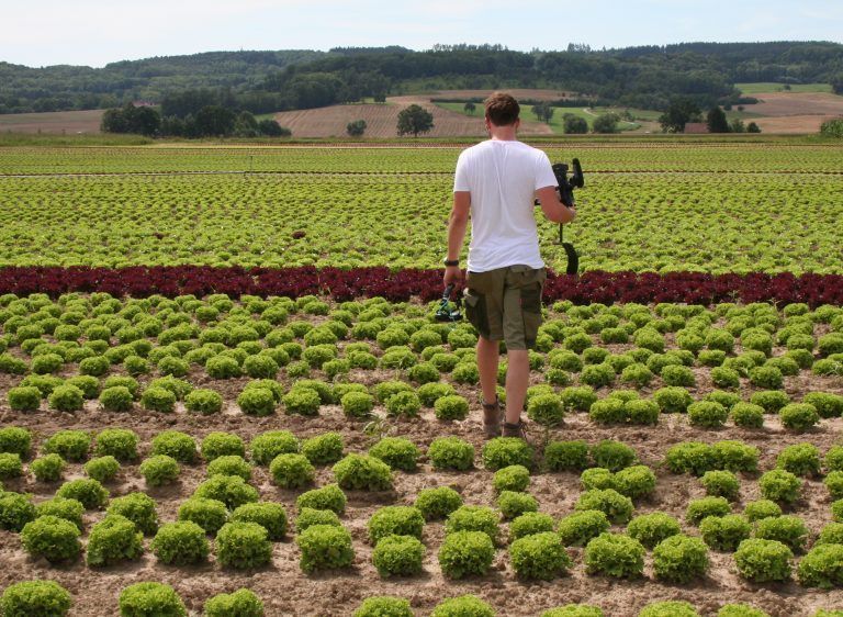 Die Mitglileder von Land schafft leben recherchieren bis zu zwei Jahre lang, wei einzelne Produkte hergestellt und verarbeitet werden. <span class="copyright">Land schafft Leben</span>