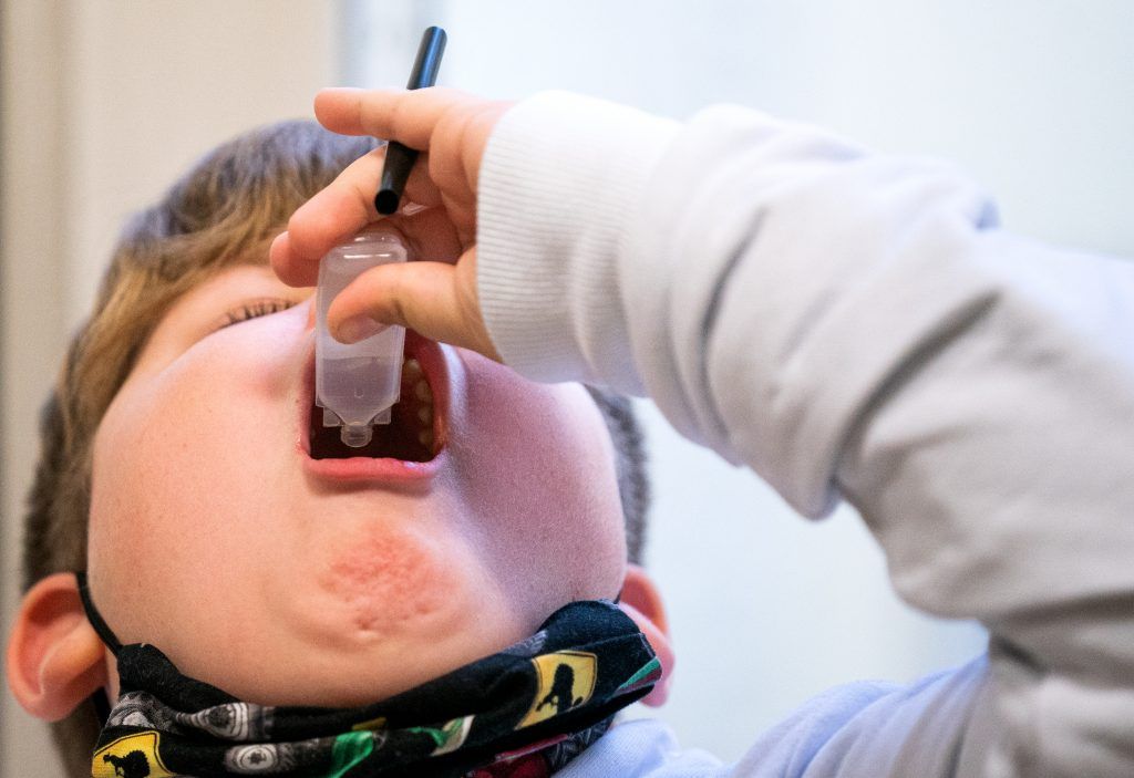 Gurgeltests an Schulen gestartet