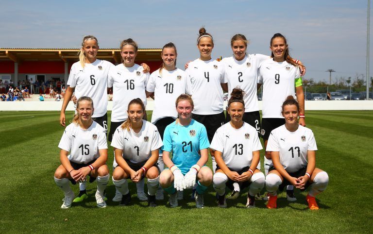 Das Trikot der österreichischen Nationalmannschaft zu tragen, bedeutet für Salzgeber (Nummer vier) immer eine große Ehre. <span class="copyright">GEPA</span>