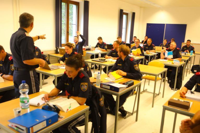 Polizisten ind er Grundausbildung. <span class="copyright">Hartinger</span>