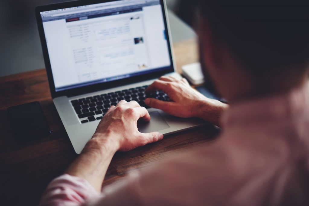 Zu recht entlassen: oft privat im Internet