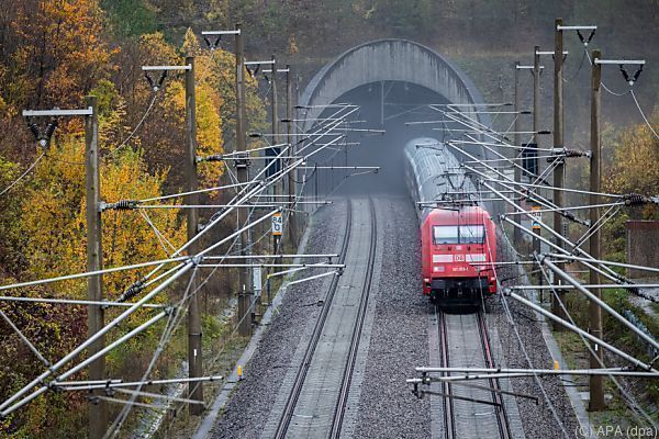 Nahverkehr und nationaler Fernverkehr gehen voll weiter