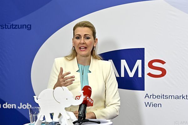 Knapp 449.000 Menschen ohne Job &#8211; 219.000 in Kurzarbeit