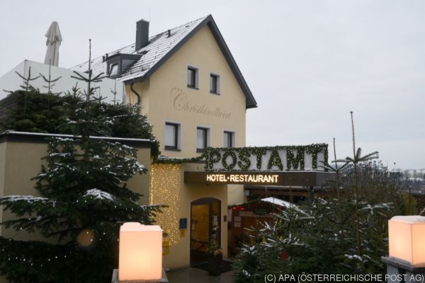 Weihnachtspostamt Christkindl stempelt heuer draußen