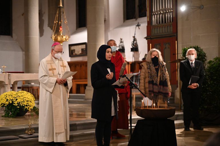 Beim interreligiösen Friedensgebet am vergangenen Donnerstag im Feldkircher Dom. <span class="copyright">Veronika Fehle/Kirchenblatt</span>