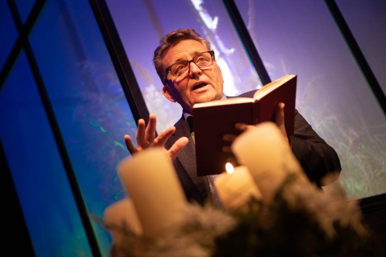 Augustin Jagg liest eine Erzählung von Dina Donohue. <span class="copyright">Klaus Hartinger</span>