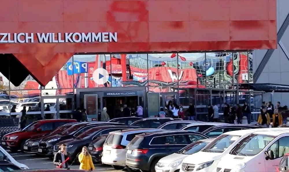 8000 Besucher stürmen Möbelhaus-Eröffnung