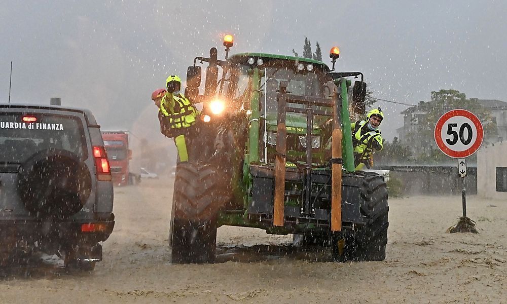 Rettungseinsätze nach Unwettern in Süditalien