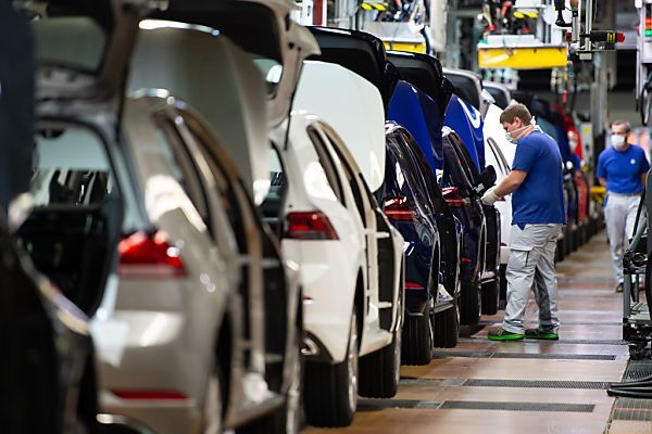 VW ruft wegen Bremspedalproblem zigtausende Autos zurück