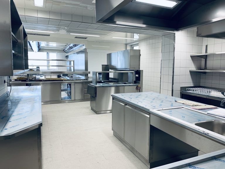 Aktuell weren eine neue Restaurantküche und eine Lounge gebaut. <span class="copyright">Alpencamping Nenzing (2)</span>