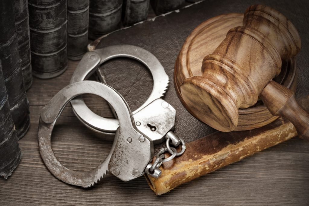 Haftstrafe für fünf geklaute Holzscheite