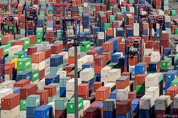 Industrie hofft trotz hoher Risiken auf kräftigen Aufschwung
