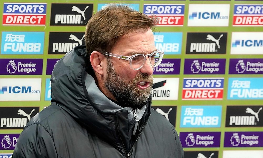 Gegen Unterbrechung der Premier League