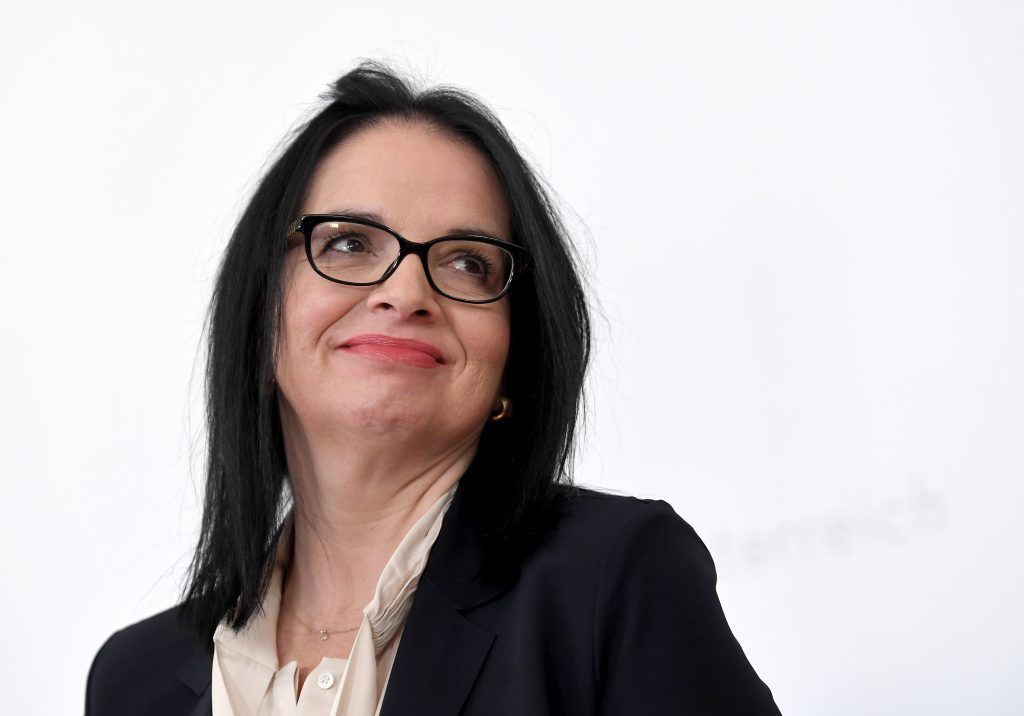 Kulturvertreter bei rundem Tisch