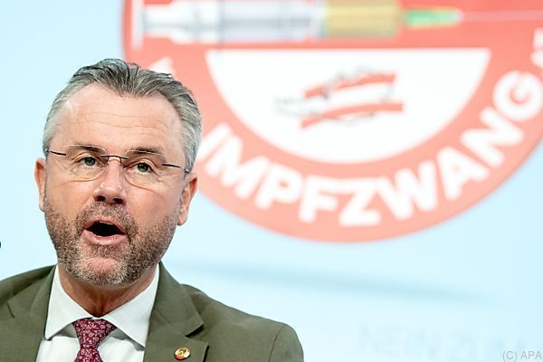 Hofer will Bevölkerung über Corona-Maßnahmen befragen
