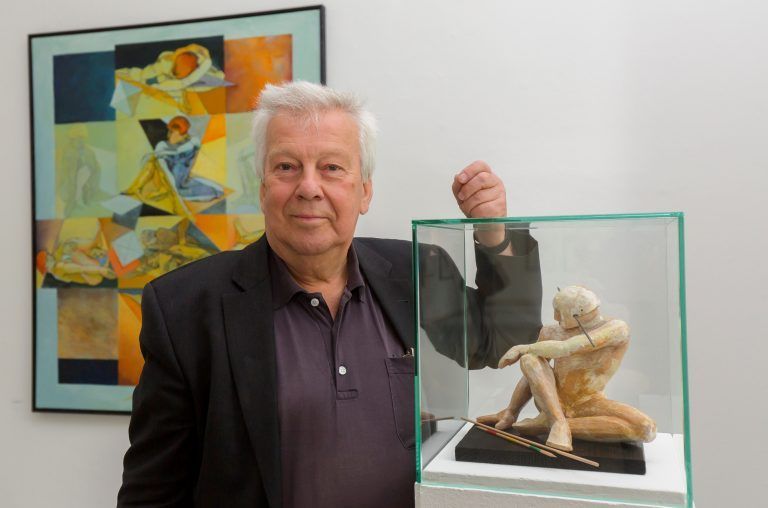 Erich Smodics in seiner Ausstellung im Palais Thurn & Taxis 2017. <span class="copyright">Roland Paulitsch</span>