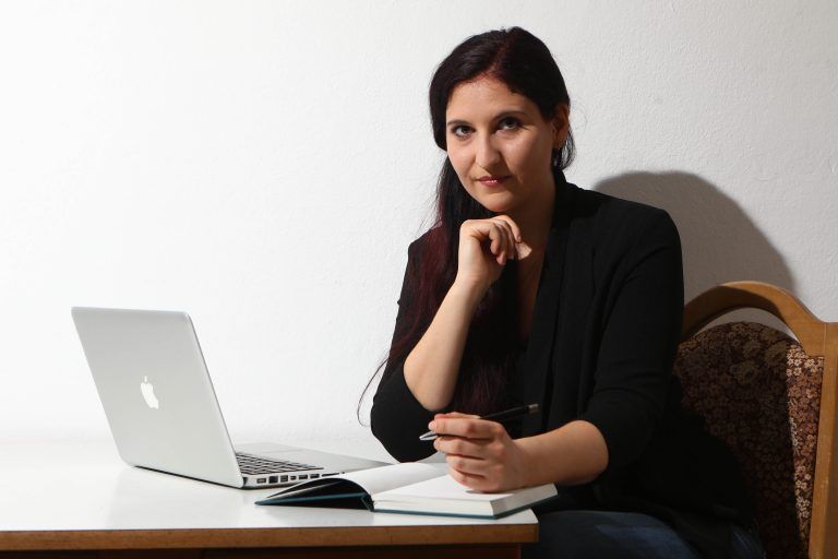 „Ich liebe das Schreiben“: Texterin Anna Hatt. <span class="copyright">Hartinger</span>