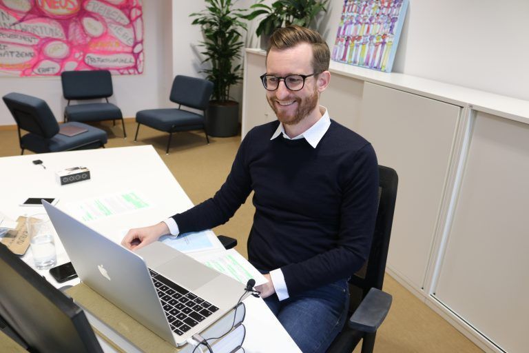 In einer Online-Pressekonferenz informierte Johannes Gasser über die Ideen der Neos. <span class="copyright">Neos</span>