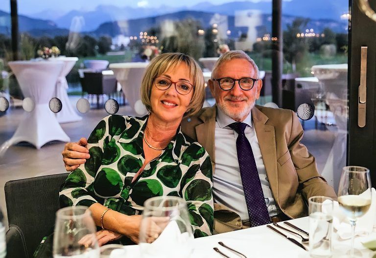 Zehn Jahre lang musste Gabi Fleisch auf den Hochzeitsantrag ihres Liebsten warten. 2019 feierte das Paar dann eine romantische Winterhochzeit. <span class="copyright">Handout/Fleisch</span>