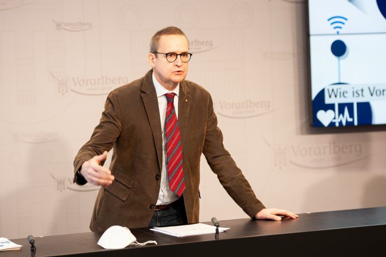 Pathologe Offner will den Kampf gegen das Virus gewinnen.<span class="copyright"> VLK/Serra</span>