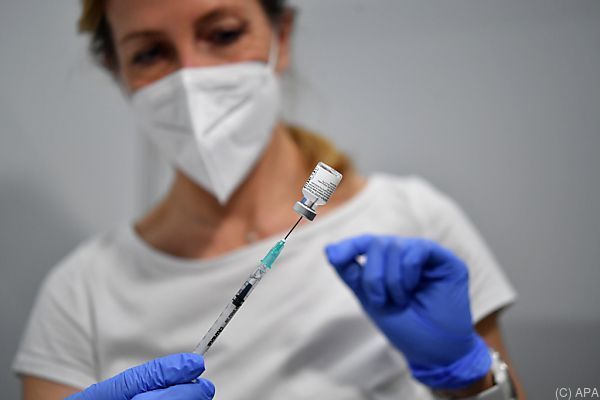 Einige Firmen wollen Corona-Vakzin für Mitarbeiter kaufen