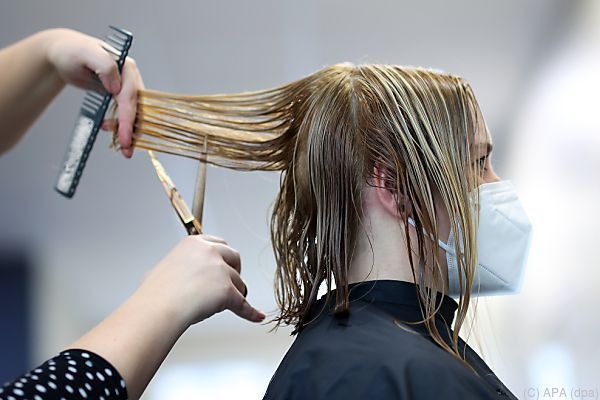 Friseure wollen Corona-Schnelltests vor Ort