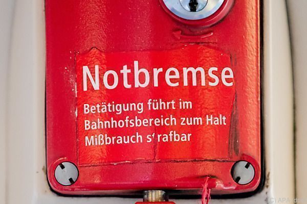 2.412 neue Corona-Fälle und fast 2.000 Patienten im Spital