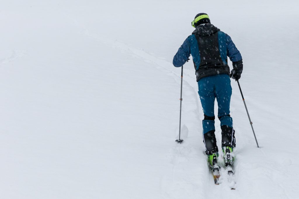 Drei Tourengeher in Laterns von Schneebrett verschüttet