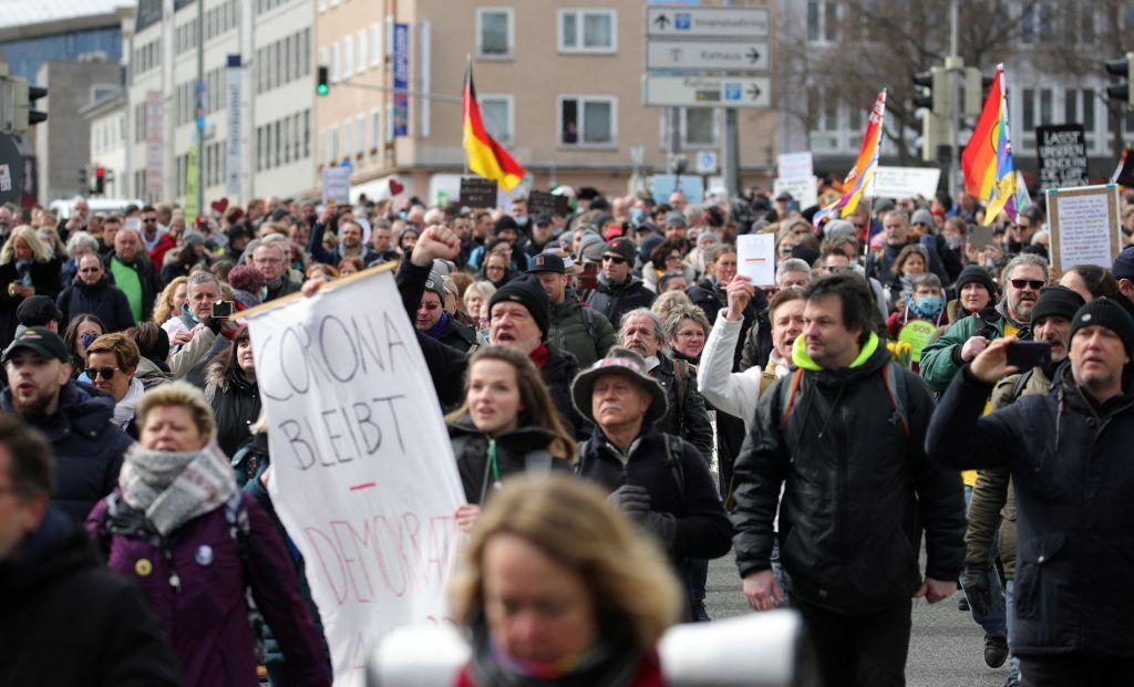 10.000 Teilnehmer: Gewalt bei Corona-Demo