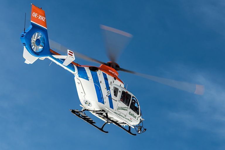 Der Verletzte wurde mit dem Rettungshubschrauber Gallus 1 ins LKH Feldkirch geflogen. <span class="copyright">Archiv/Symbol/NiederwolfsgruberRobert</span>