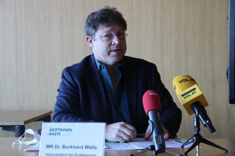 Auch Ärztekammer-Vizepräsident Burkhard Walla hat das System visit-e getestet. <span class="copyright">vol.at</span>