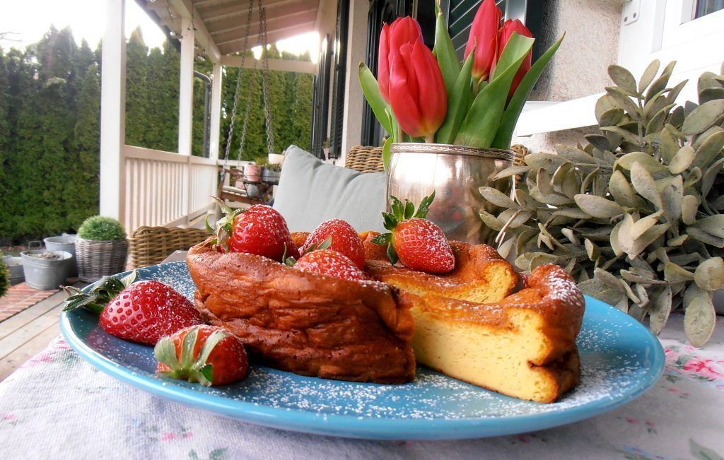 Joghurtkuchen mit frischen Beeren