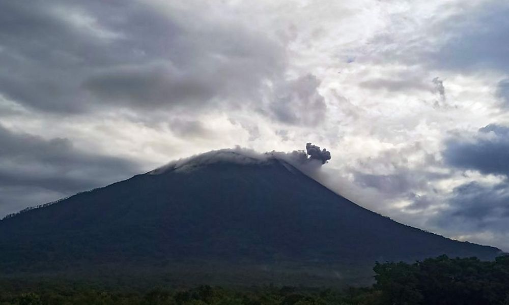 Vulkan auf St. Vincent droht auszubrechen