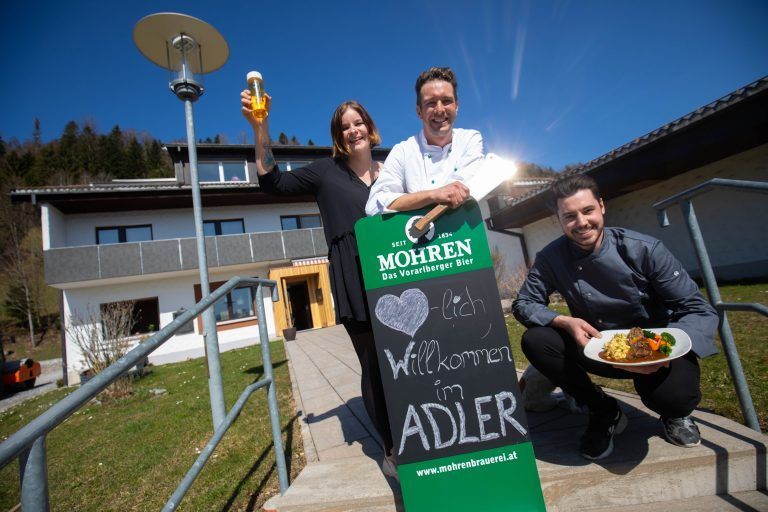 Celine Ruech, Lukas Theune (r.) und Koch Philipp Berndt freuen sich schon darauf, dass es am Samstag endlich losgeht. <span class="copyright">Hartinger</span>