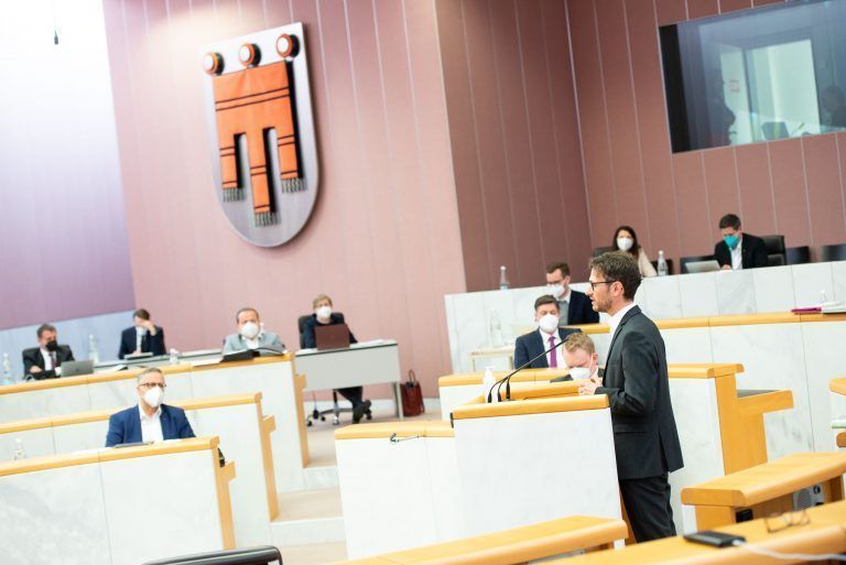 Im Landtag wird unter anderem das Sozialhilfegesetz diskutiert. <span class="copyright">Vorarlberger Landtag/Serra</span>