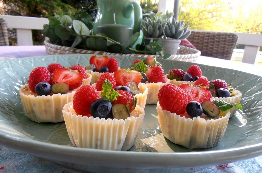 Mini-Cheesecakes mit frischen Beeren