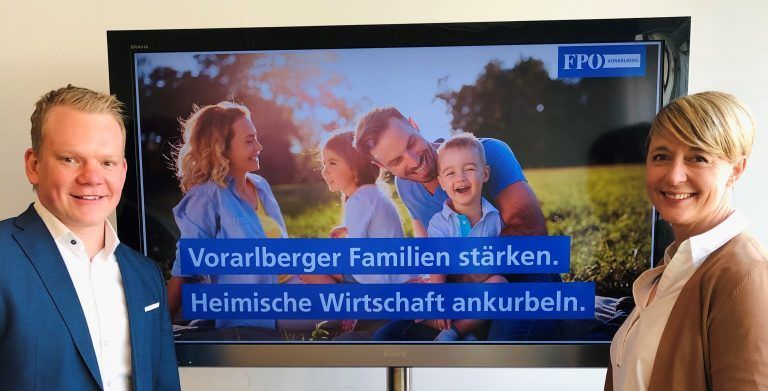 FPÖ-Klubobmann Christof Bitschi und Familiensprecherin Andrea Kerbleder. <span class="copyright">FPÖ</span>