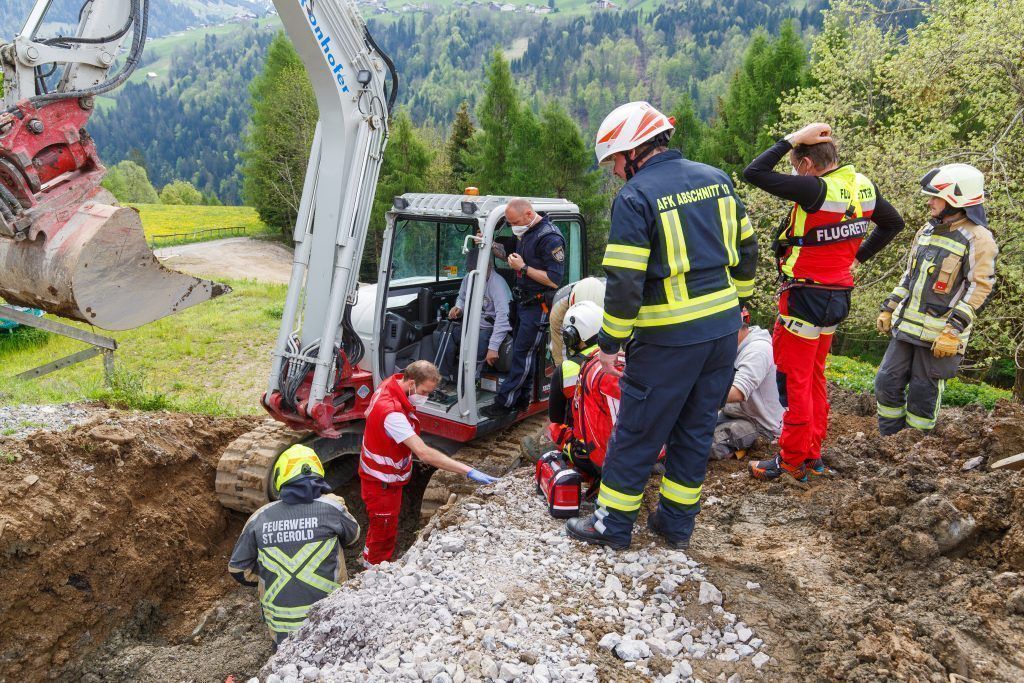 Arbeiter wurde in Grube verschüttet