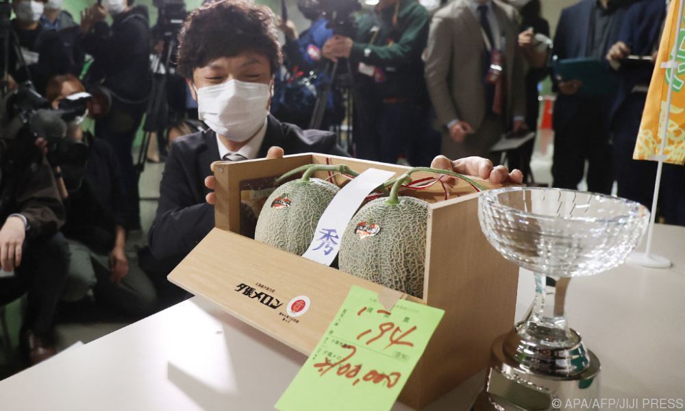Japan: Melonen für 20.000 Euro versteigert