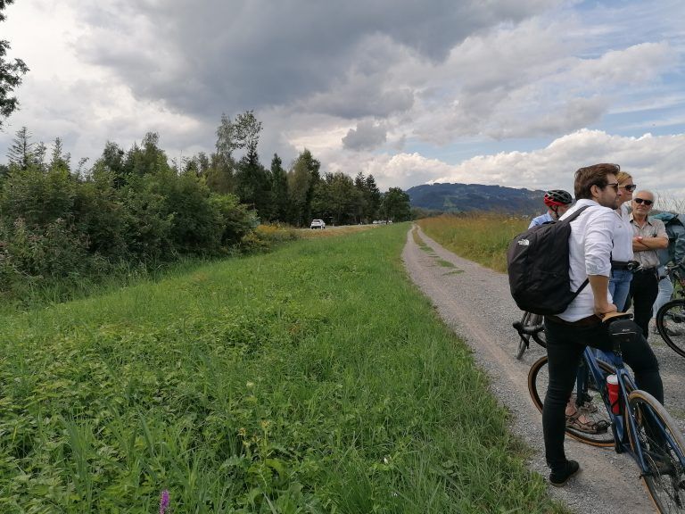 Hier könnte der Radweg neben der Straße entstehen.