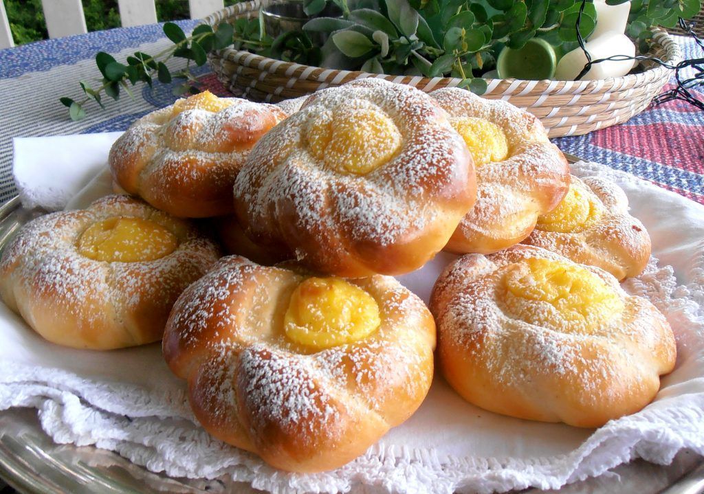 Brioches mit Vanillecreme