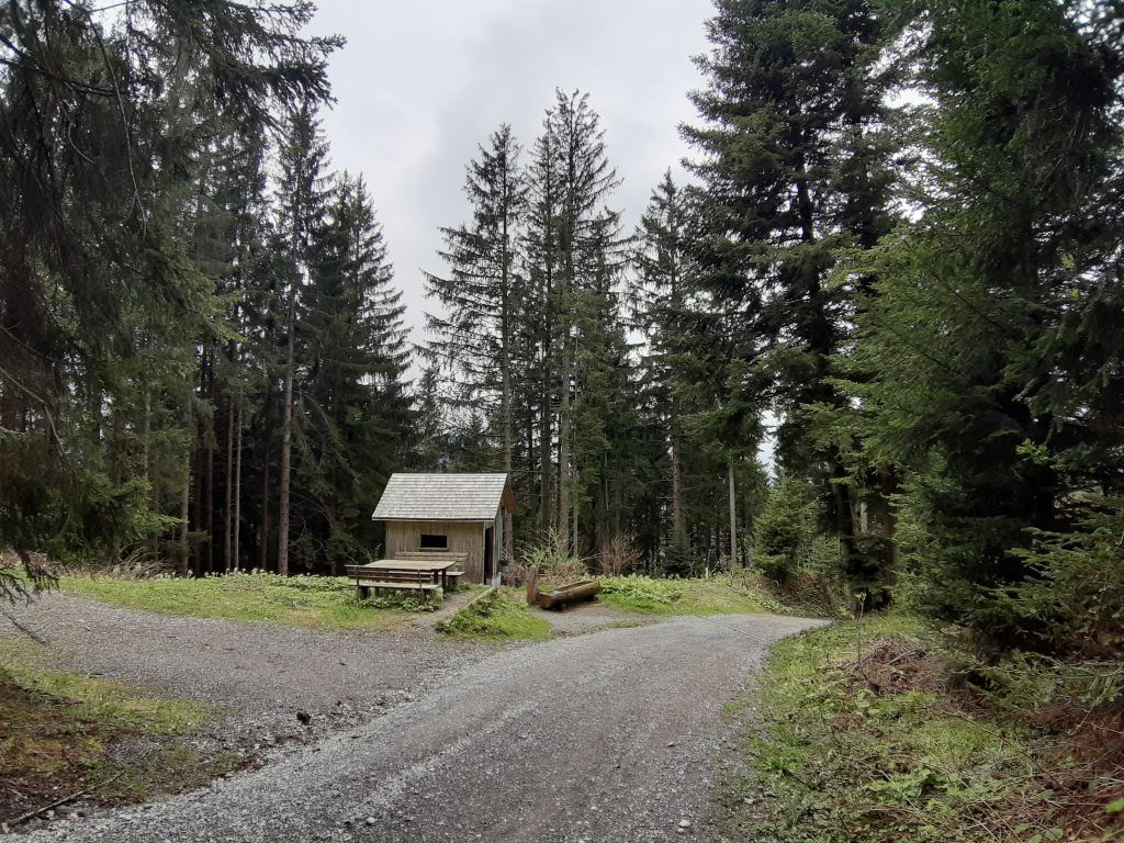 Bäuerliche Bergparzelle und Wildbäche