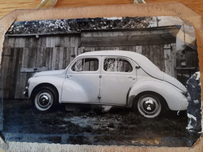 Resis erstes Auto, ihr erster "Max". <span class="copyright">Privat</span>