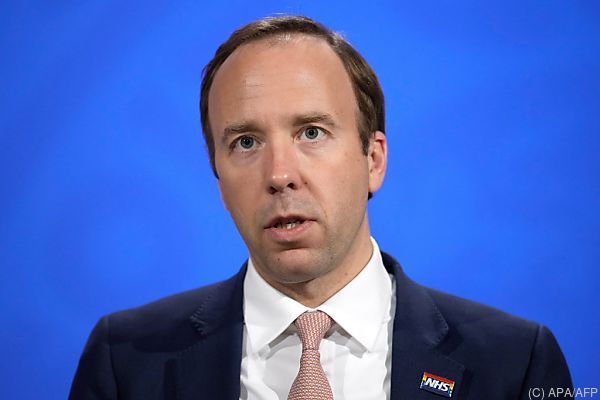 Britischer Gesundheitsminister tritt nach Kussaffäre zurück