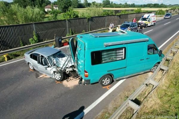 Neun Verletzte bei Auffahrunfall in Oberösterreich